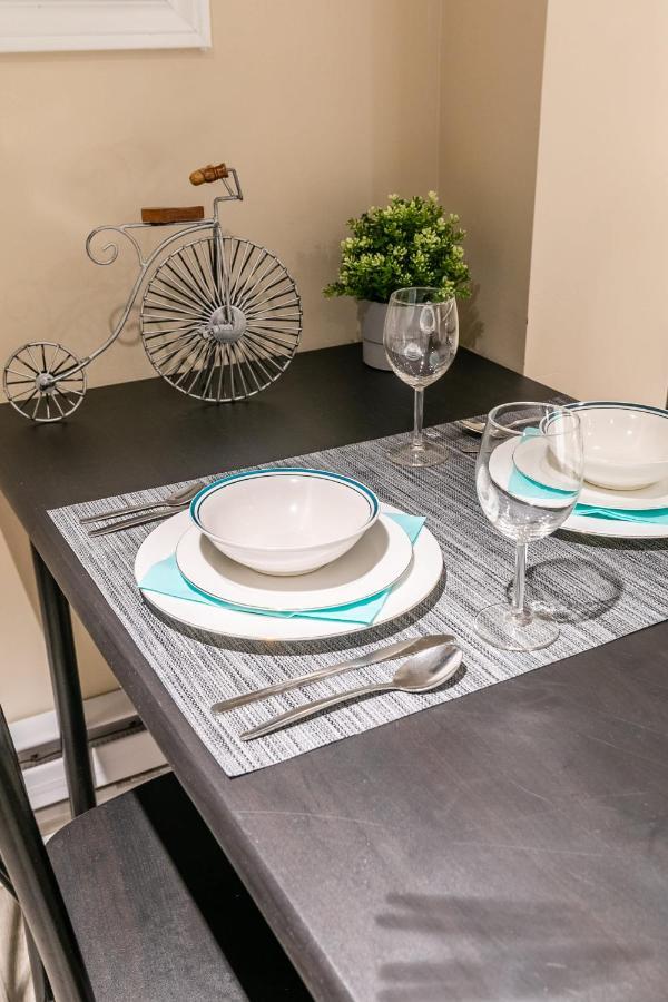 Newly Renovated - Cozy 1Br Apt With Netflix - Prime Location Toronto Ngoại thất bức ảnh